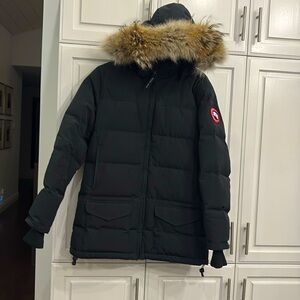 LNWOT 100% Authentic Canada Goose Down Puffer - sz L w removable hood & fur trim